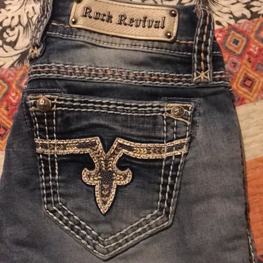 Rock revival jeans size 27 beautiful side stitchingJacqueline crafted skinny